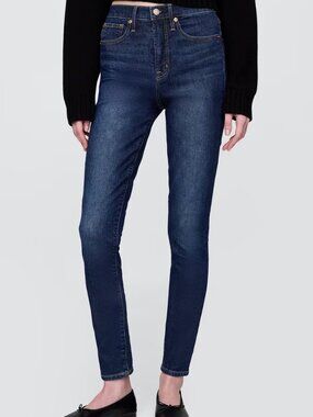 NWT GAP True Skinny Jeans Petite in Dark Blue Wash